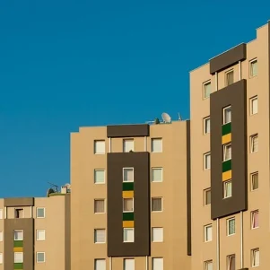 When can a lease agreement be terminated due to a material breach in Spain? Legal insights and examples